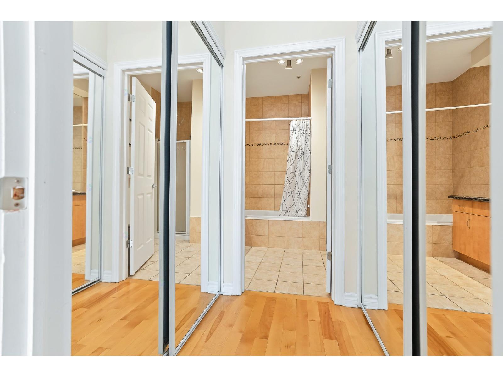 320 Rue Sherbrooke O., #201 Property Photo 17