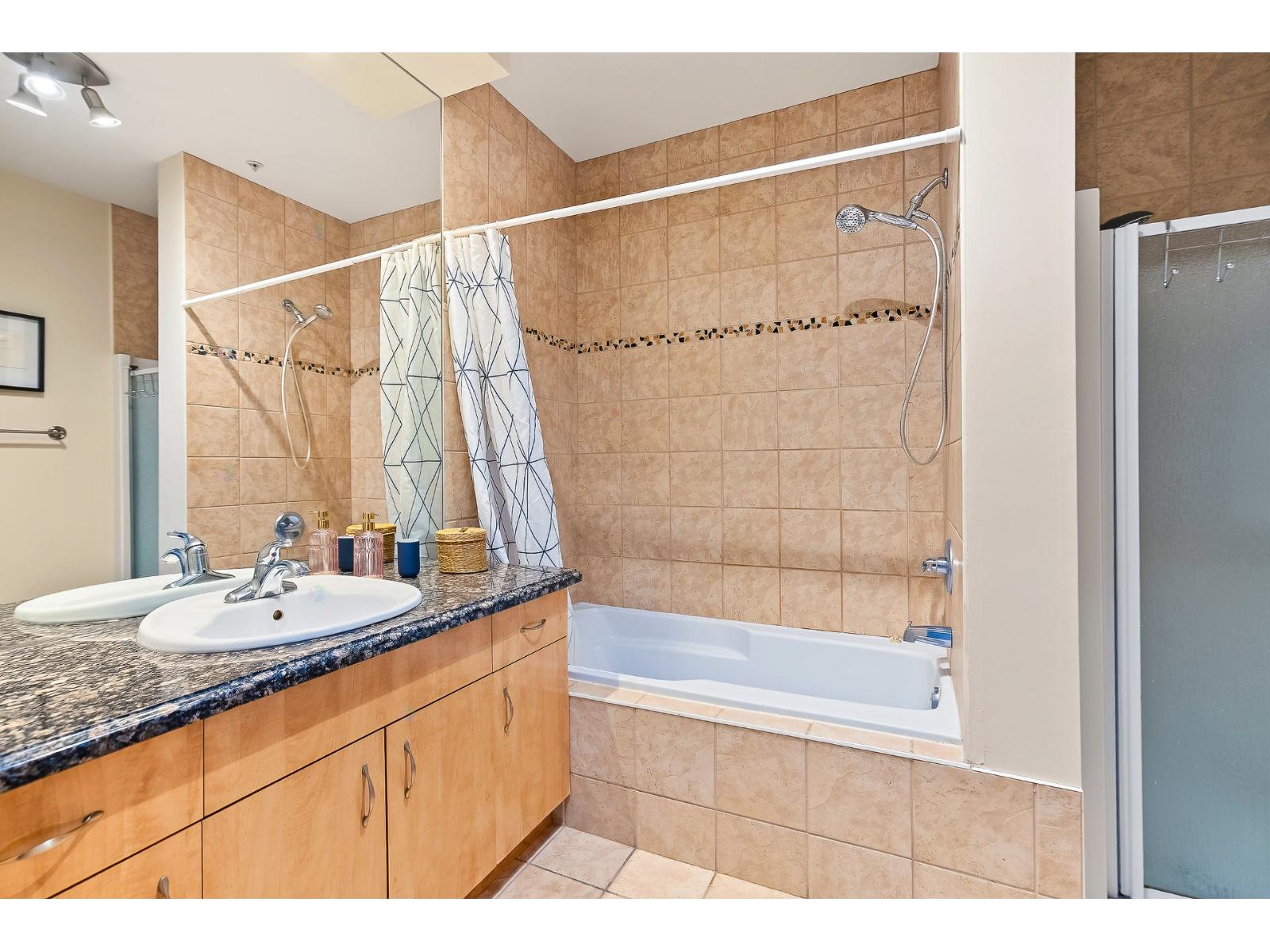 320 Rue Sherbrooke O., #201 Property Photo 18