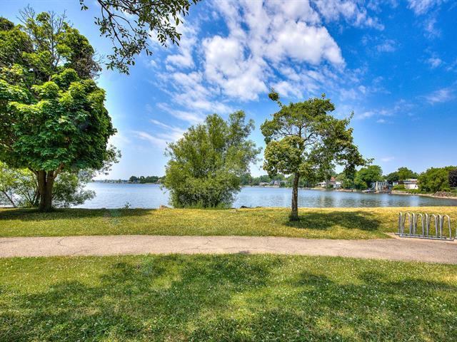 290 Ch. Du Bord-du-lac-lakeshore Property Photo 15