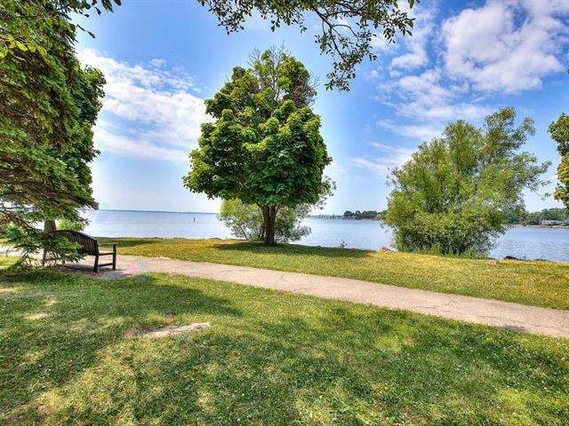 290 Ch. Du Bord-du-lac-lakeshore Property Photo 16