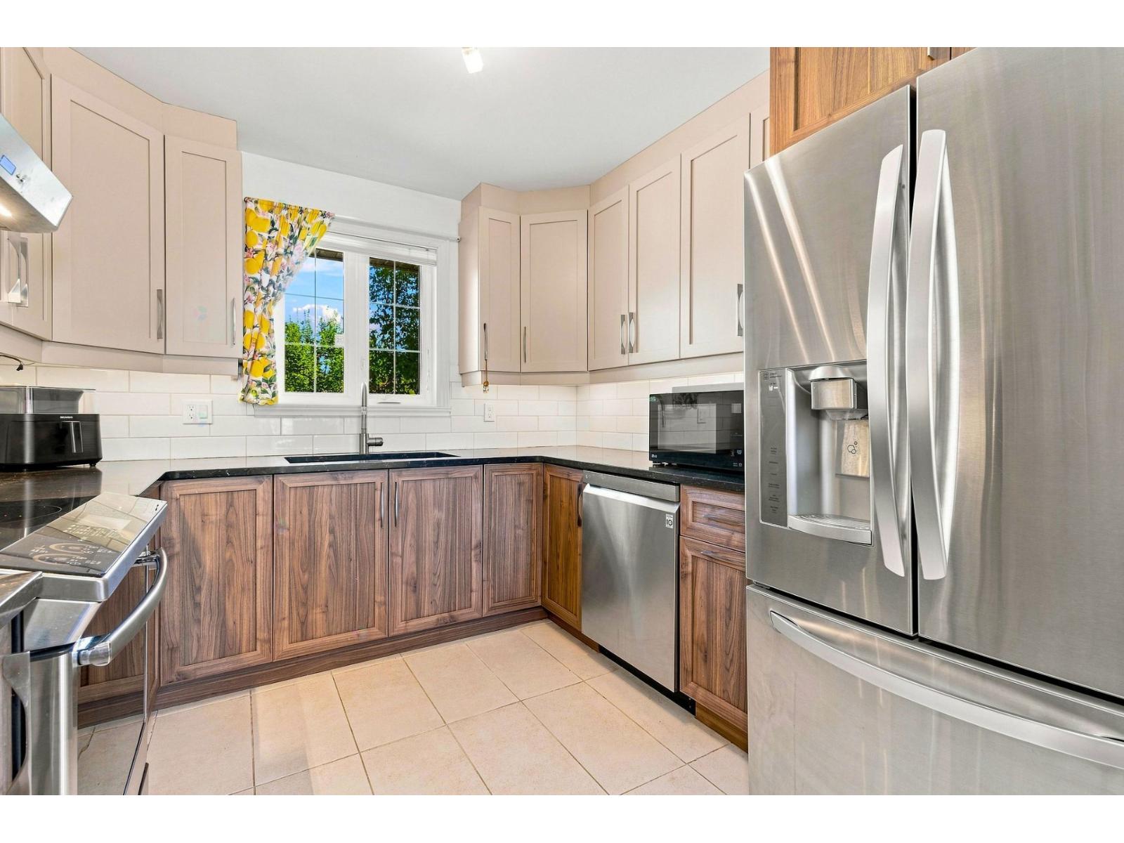 1796 Boul. Des Seigneurs Property Photo 8