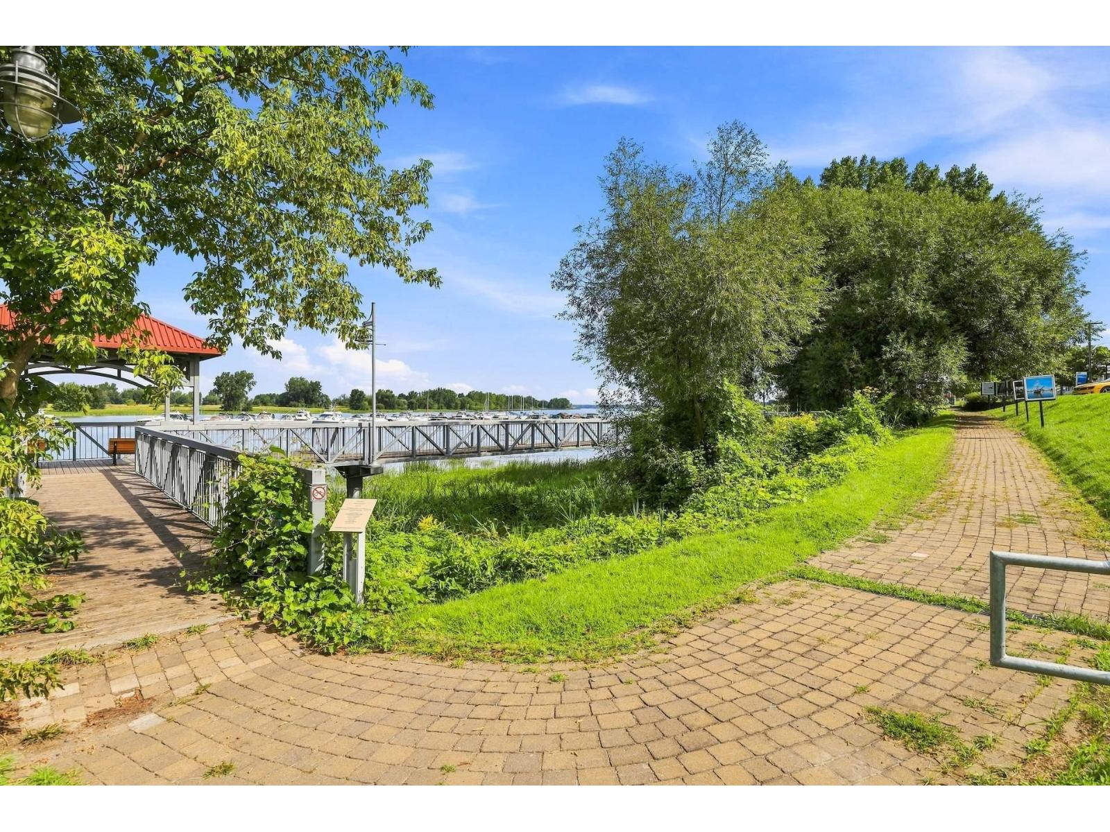 5439 Route Marie-victorin Property Photo 3