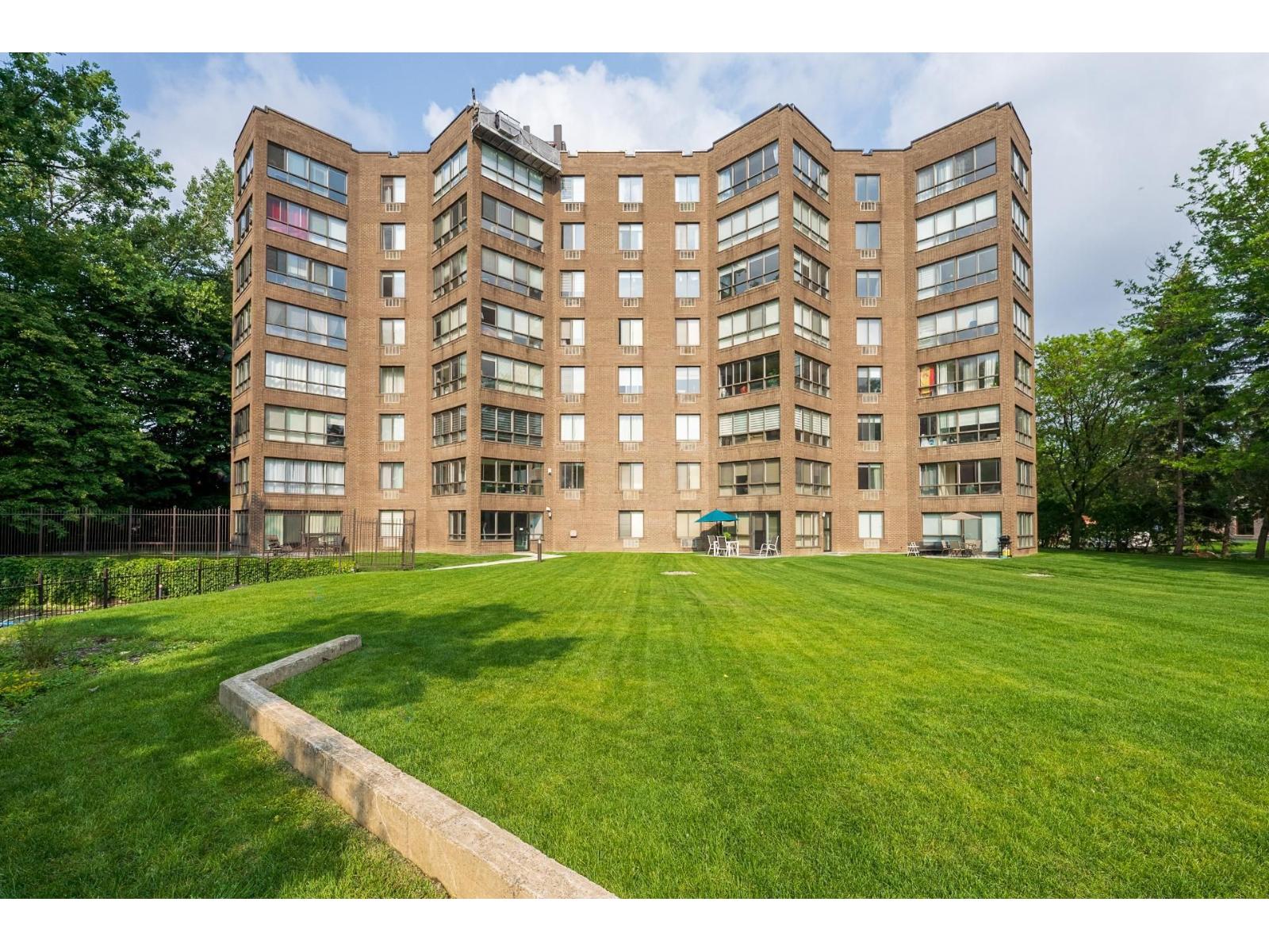 60 Rue William-paul, #807 Property Photo 1