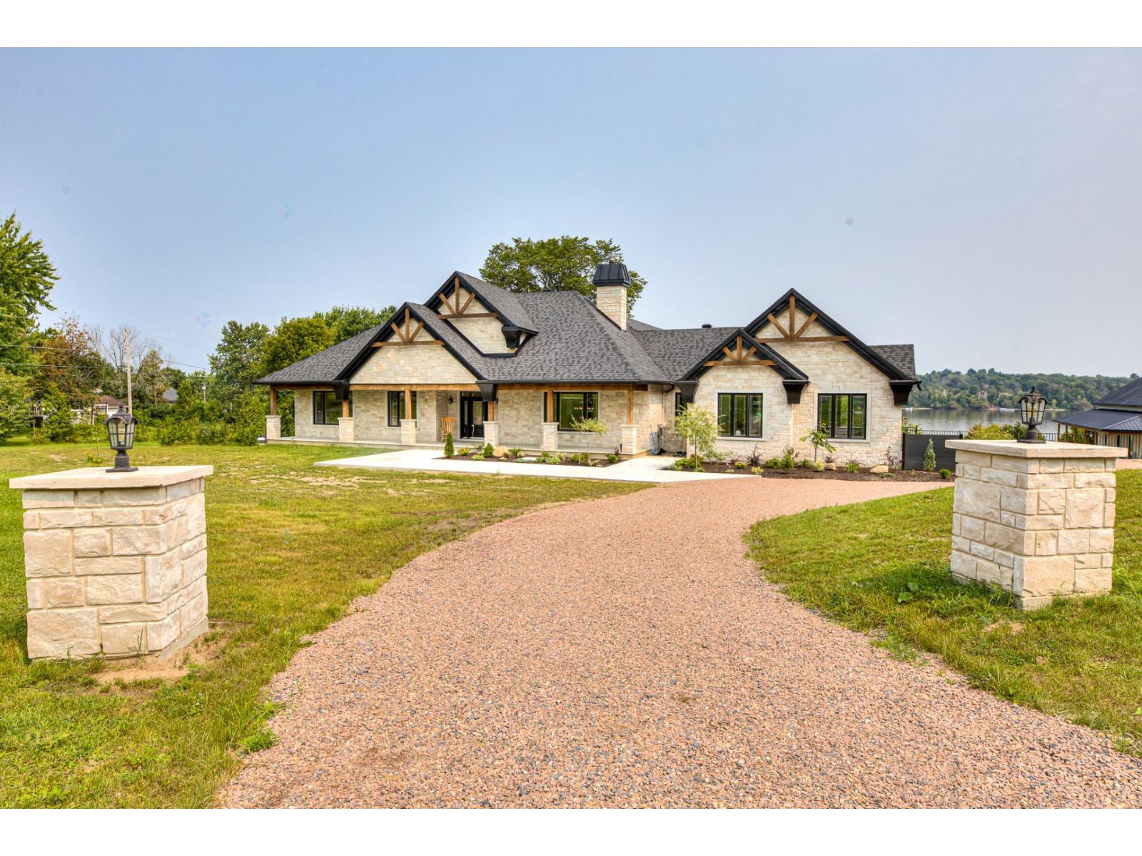 498 Ch. Des Outaouais Property Photo 2