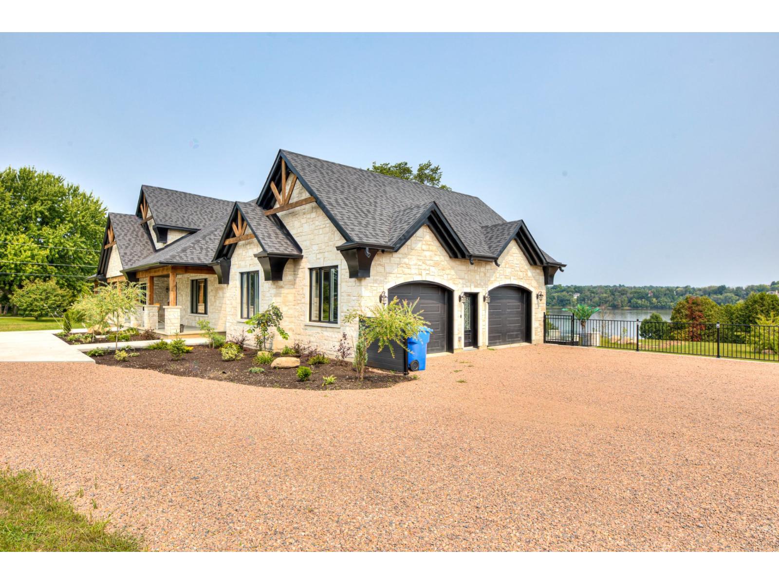 498 Ch. Des Outaouais Property Photo 3