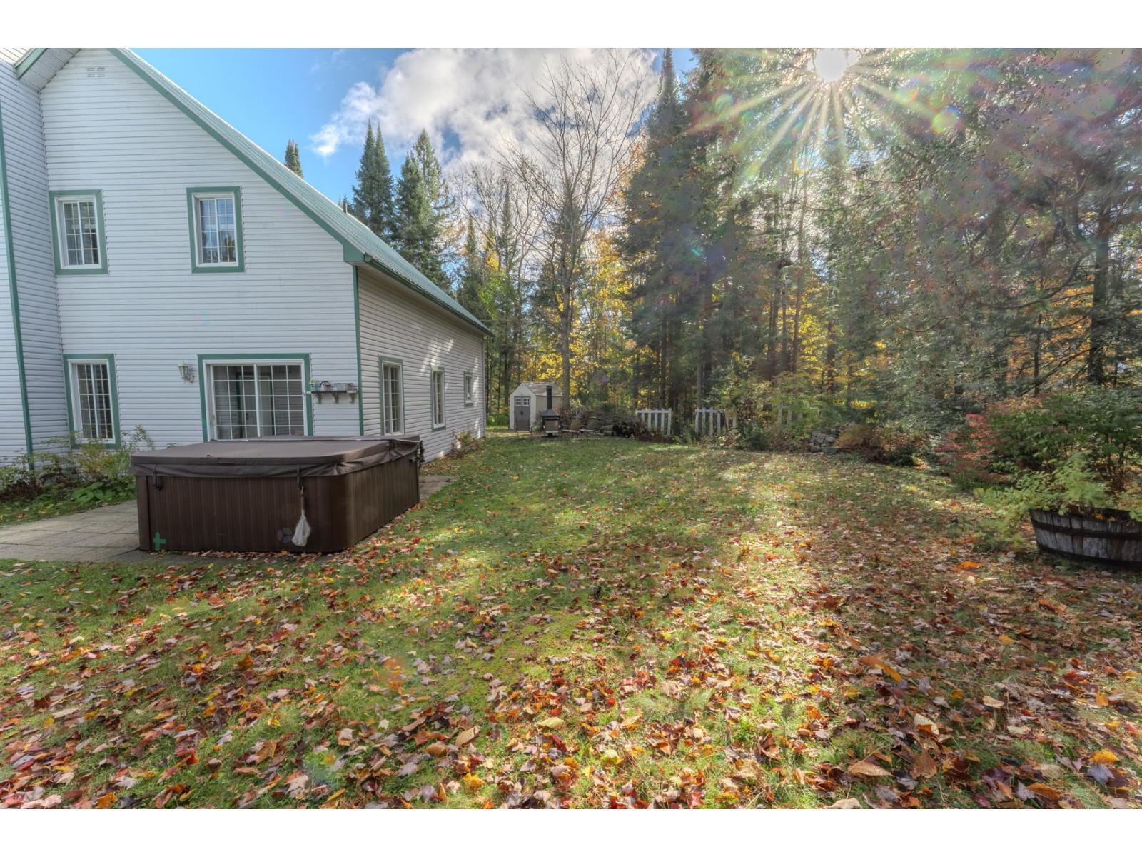 1053 Av. Du Golf Property Photo 5