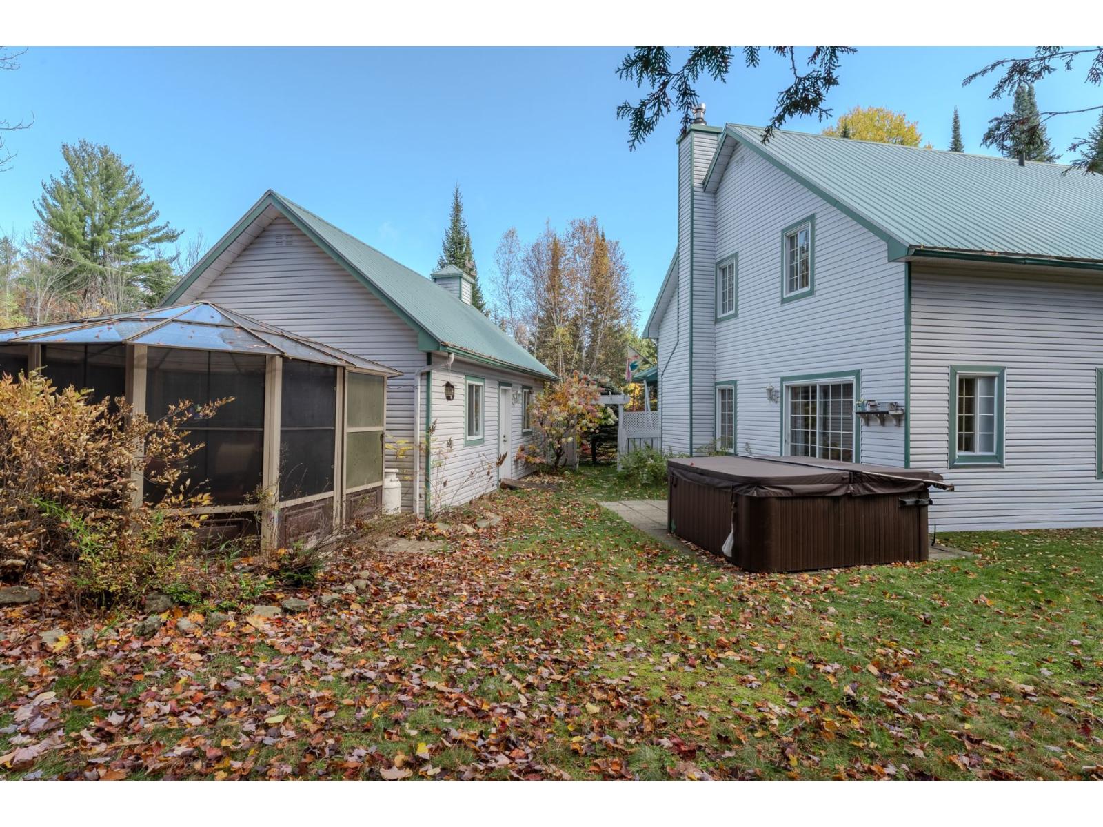 1053 Av. Du Golf Property Photo 7
