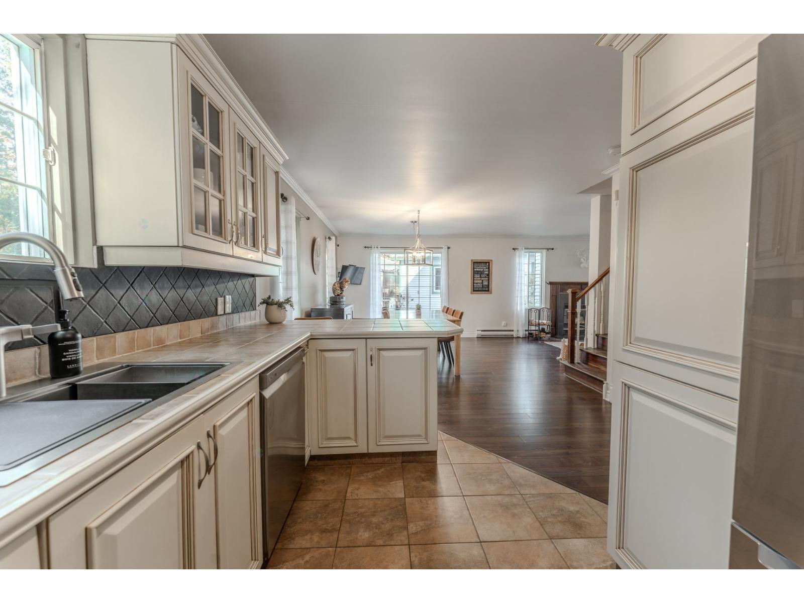 1053 Av. Du Golf Property Photo 14