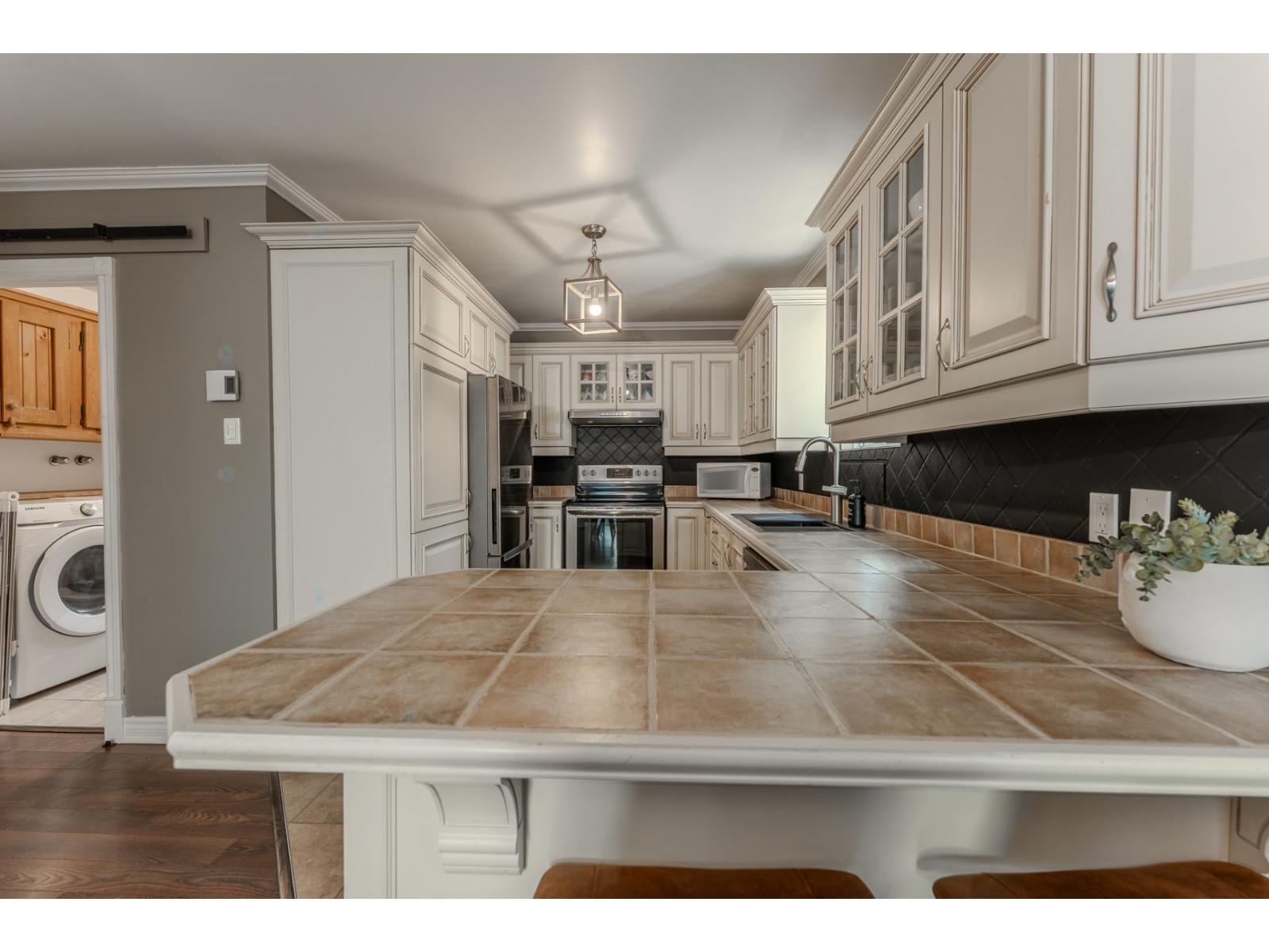 1053 Av. Du Golf Property Photo 16