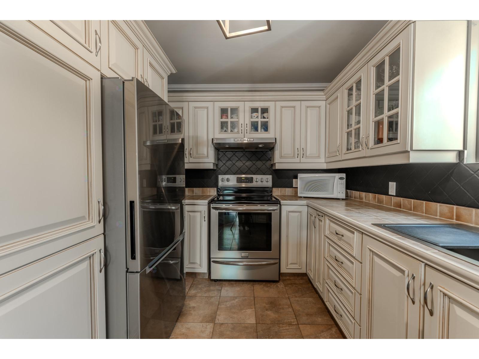 1053 Av. Du Golf Property Photo 17
