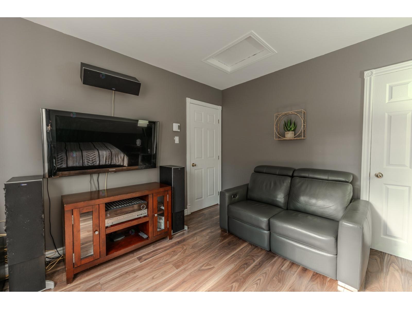 1053 Av. Du Golf Property Photo 27
