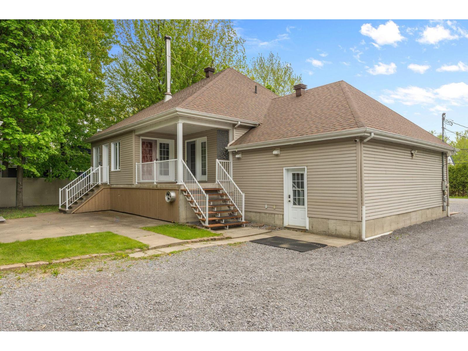 6890 Boul. St-jean Property Photo 3