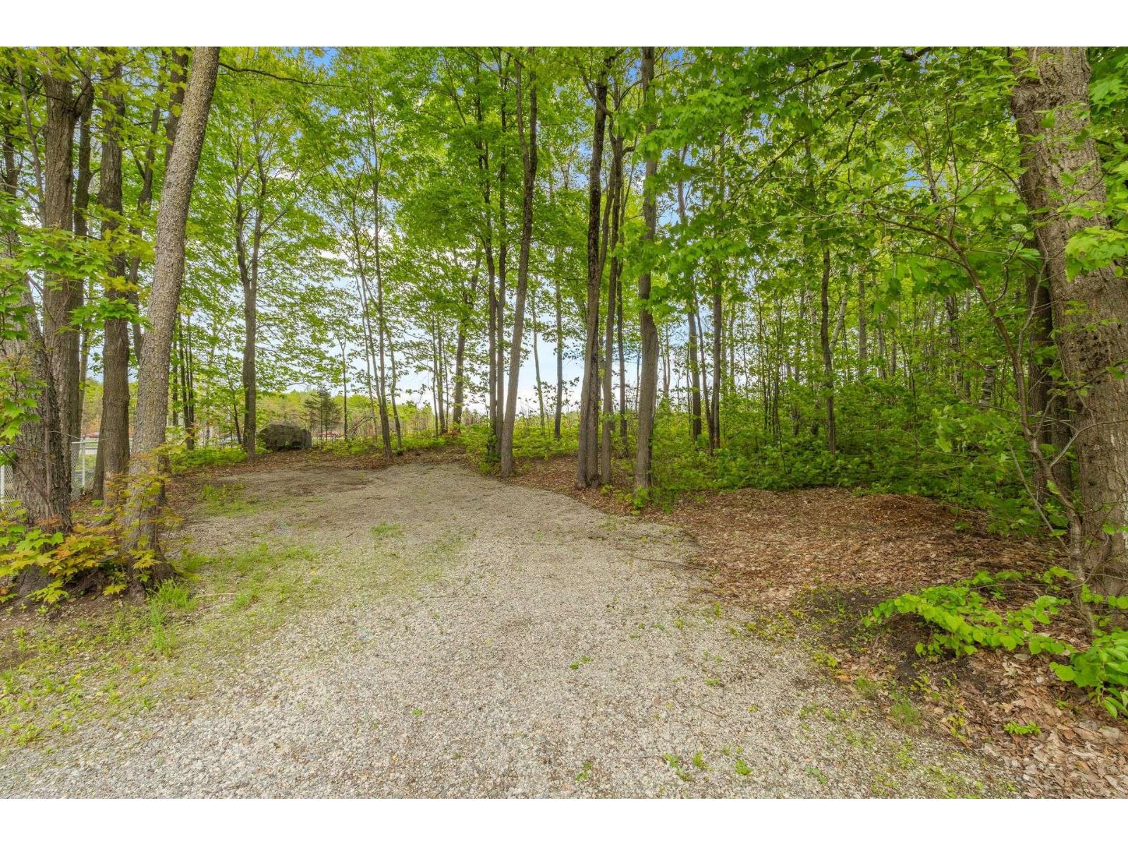 6890 Boul. St-jean Property Photo 4