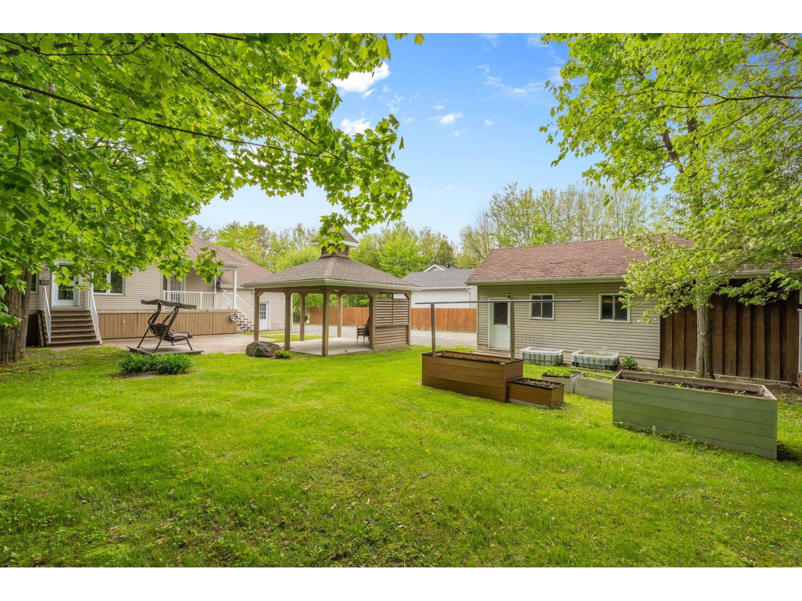 6890 Boul. St-jean Property Photo 6
