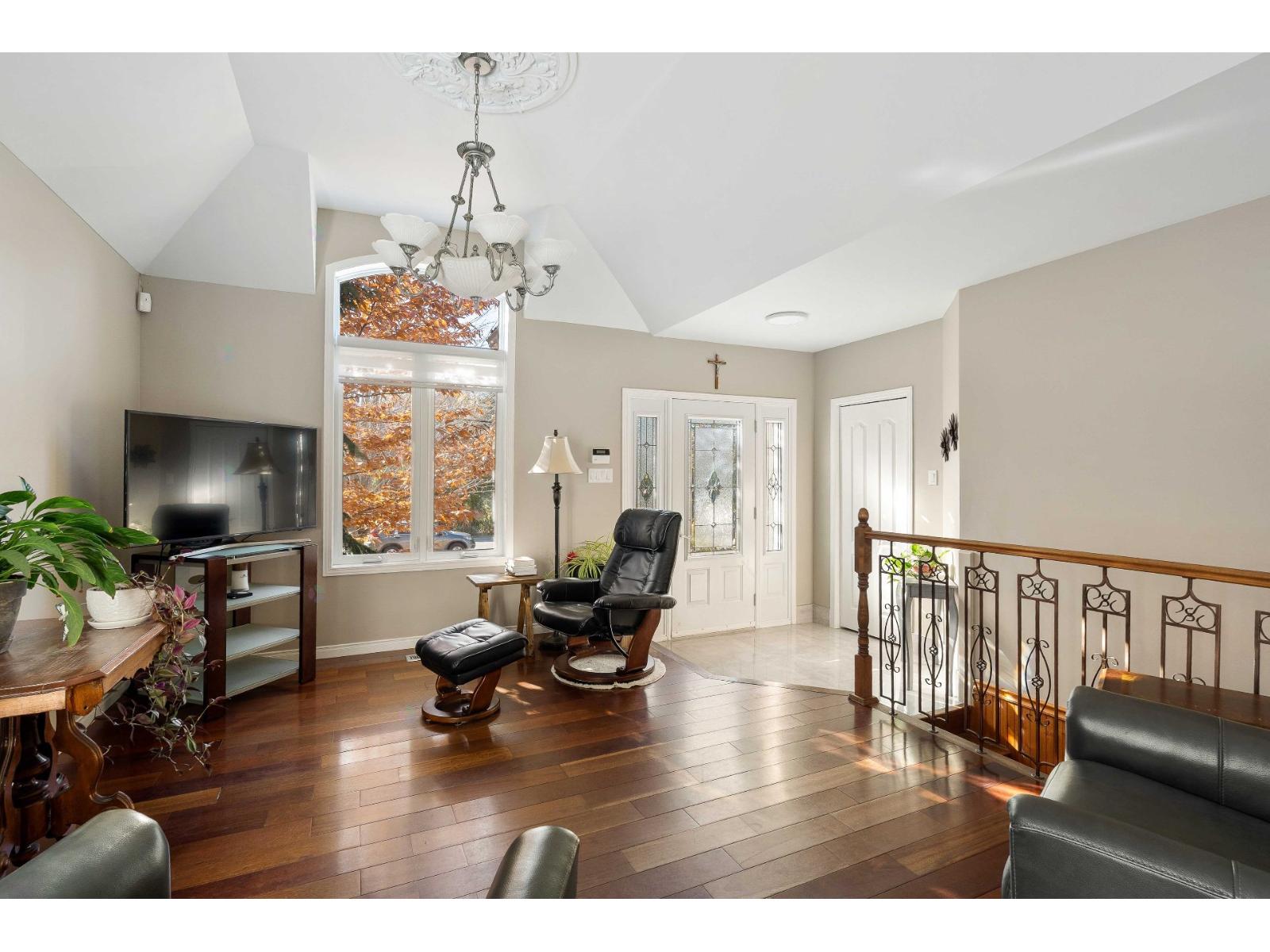 6890 Boul. St-jean Property Photo 8
