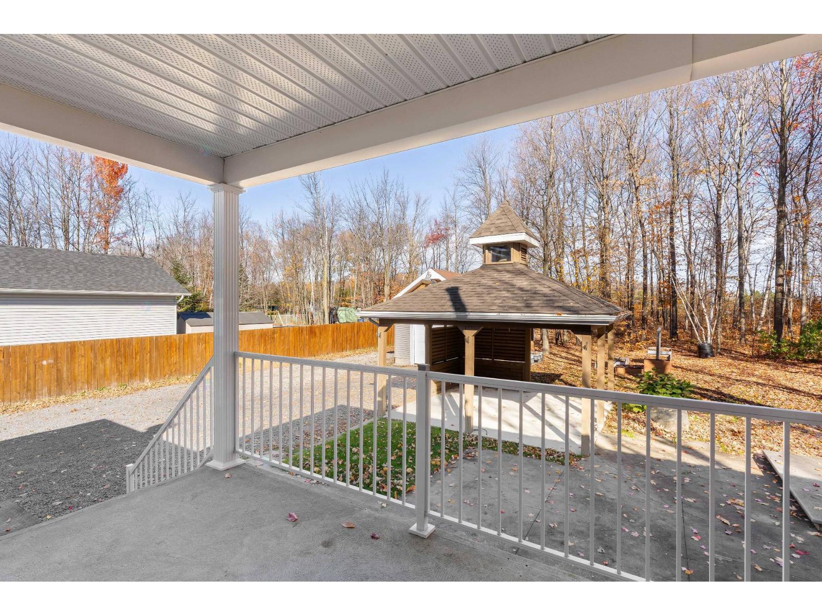 6890 Boul. St-jean Property Photo 19