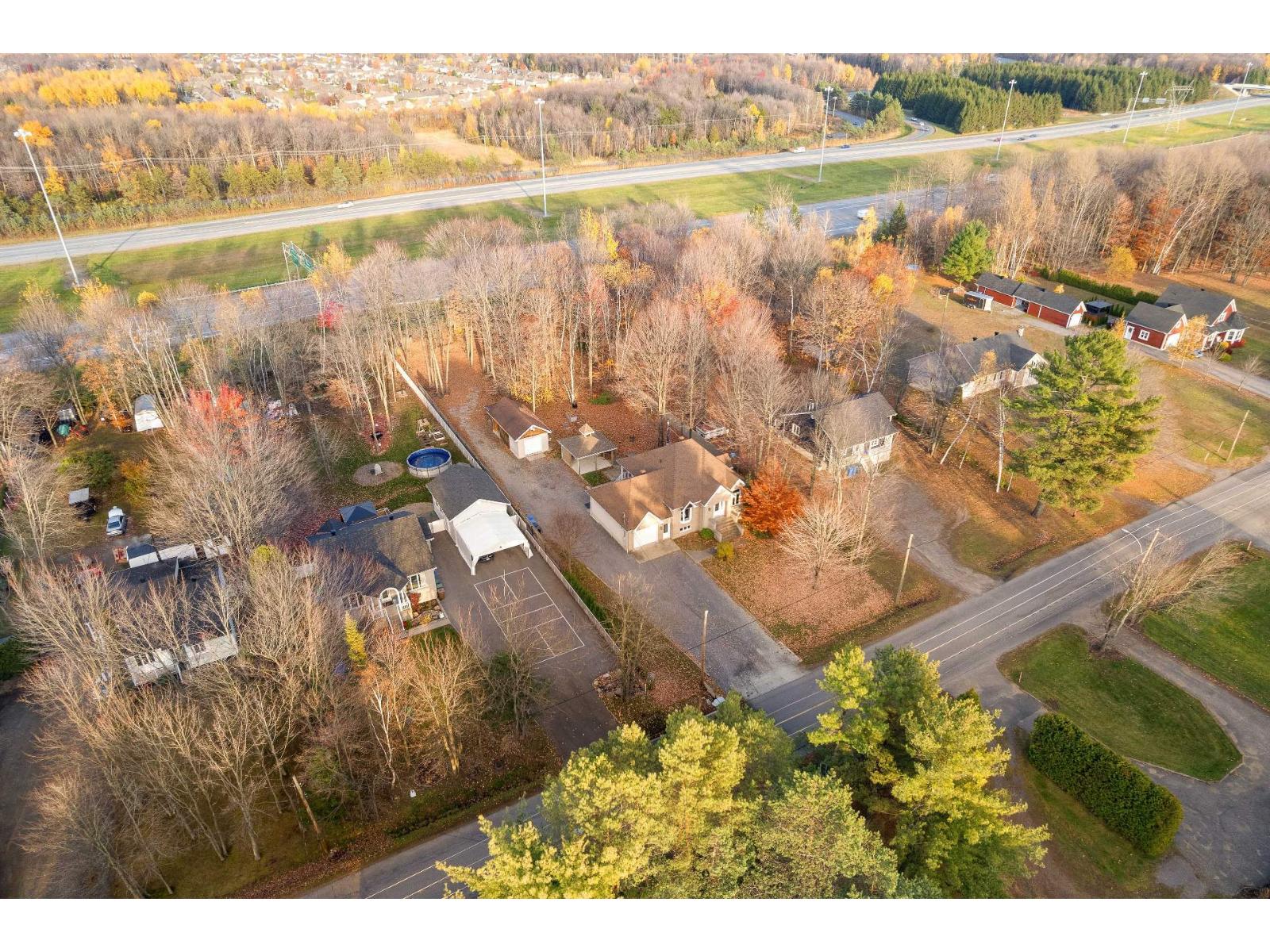 6890 Boul. St-jean Property Photo 32