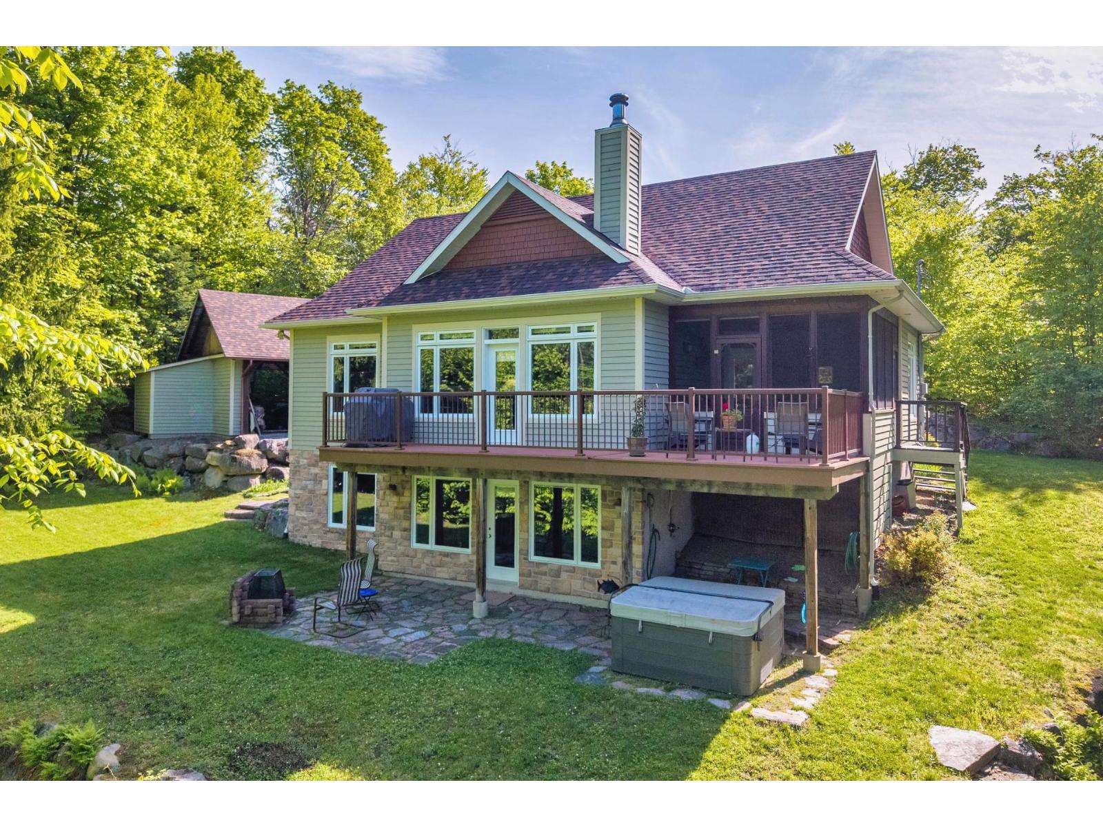 15 Ch. Des Magnolias Property Photo 1