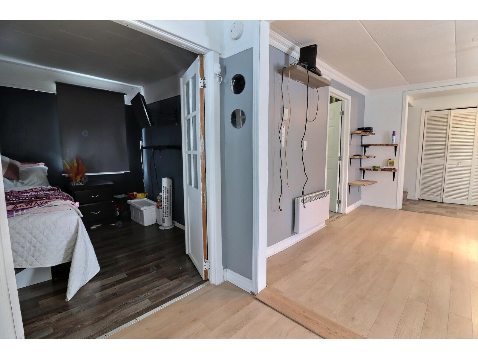 5 2e Avenue E. Property Photo 6