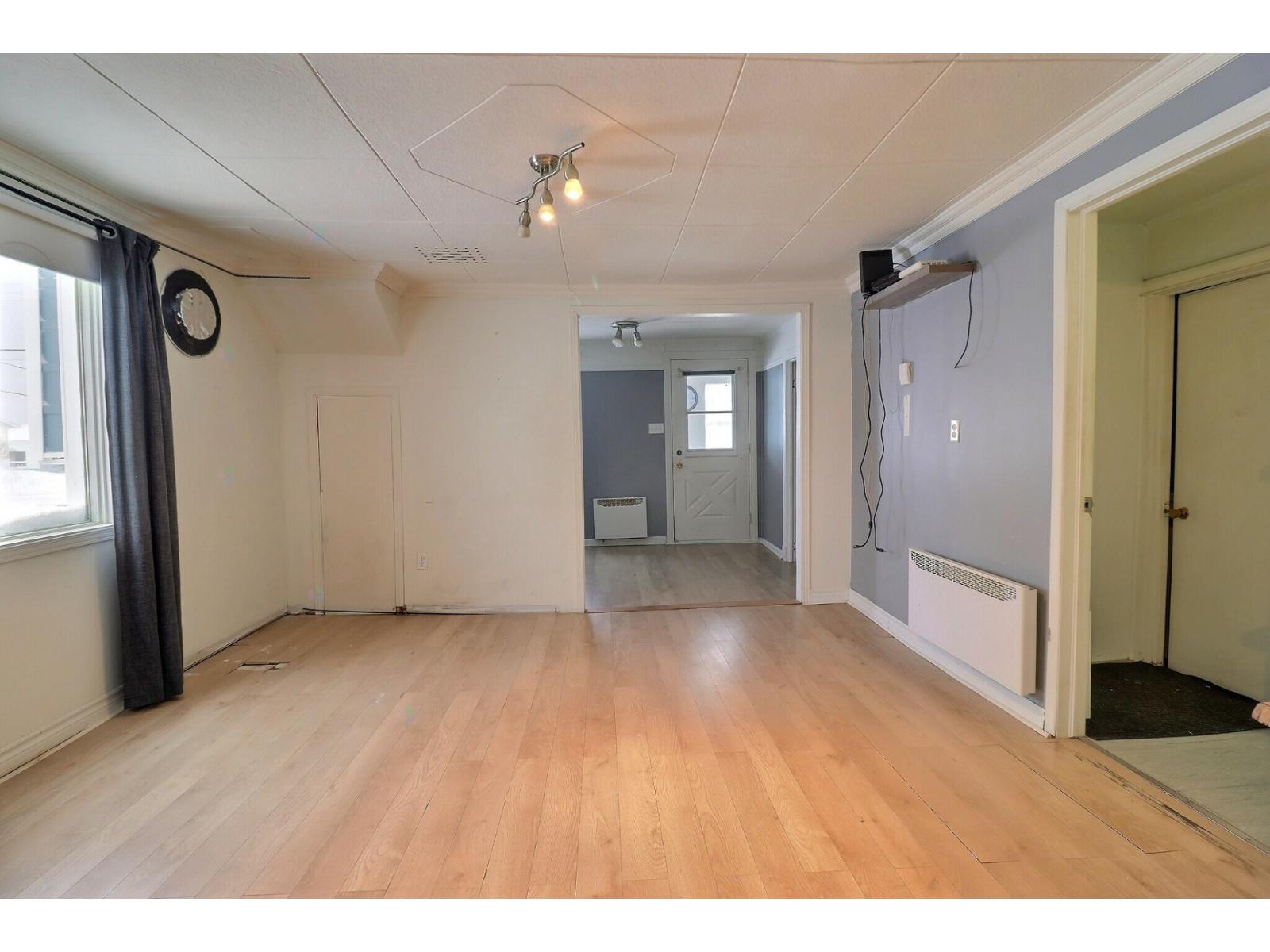 5 2e Avenue E. Property Photo 7