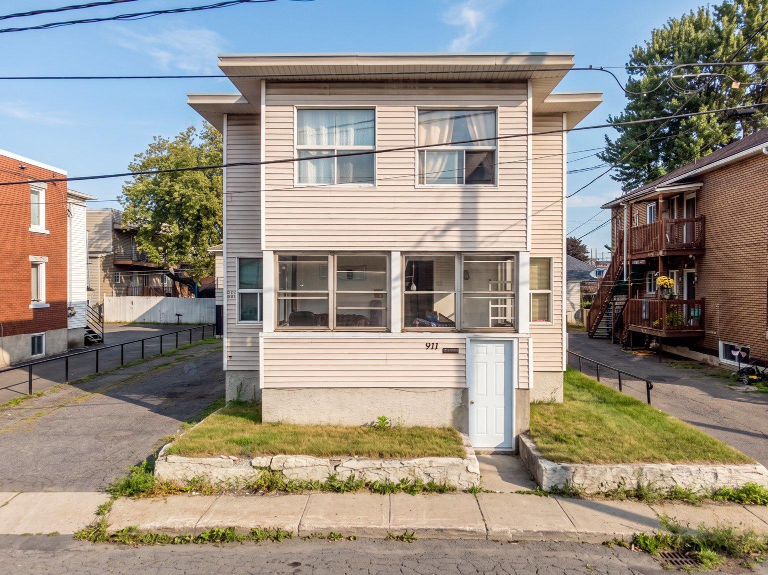 911-911d Rue Rivard Property Photo 4