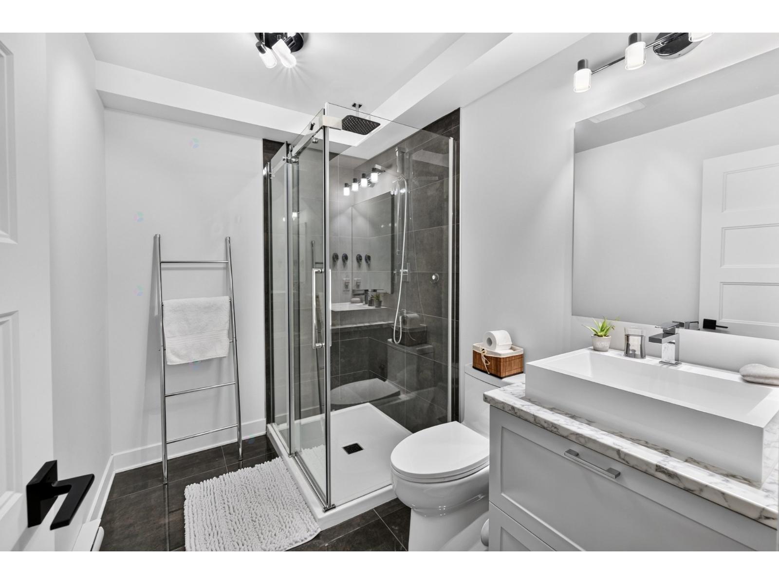 129 3e Avenue Property Photo 16