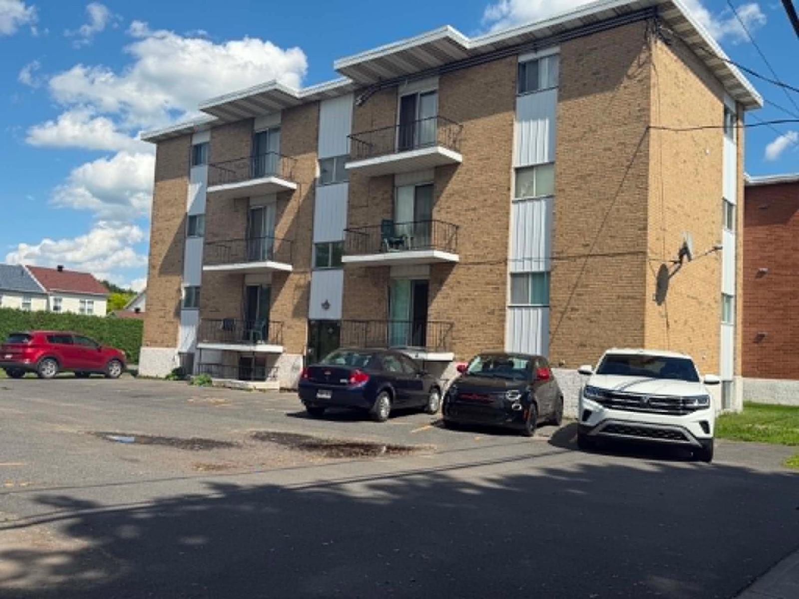 29 Rue Guévremont, #2 Property Photo 1