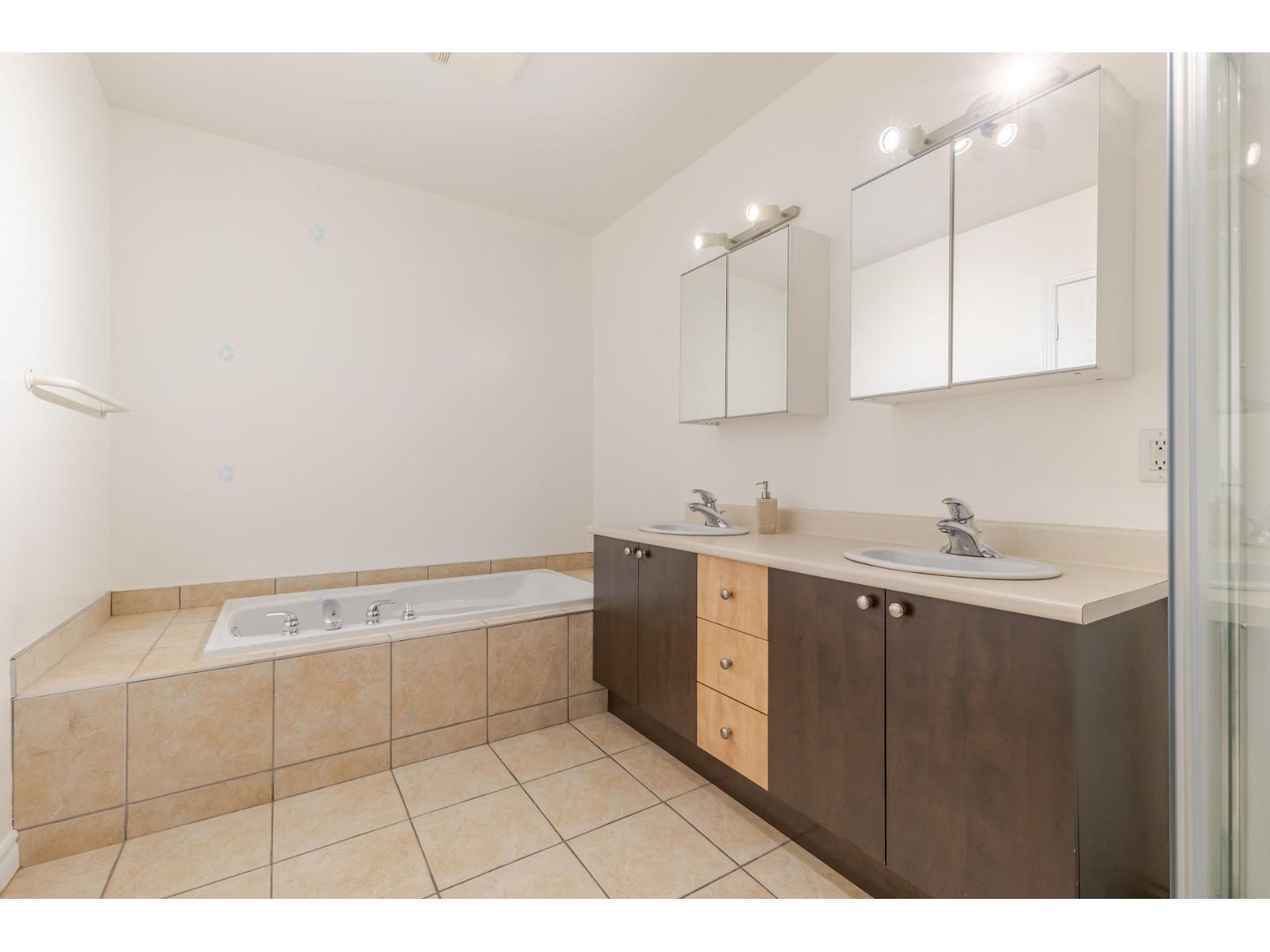 3940 Rue Évangéline, #2 Property Photo 23
