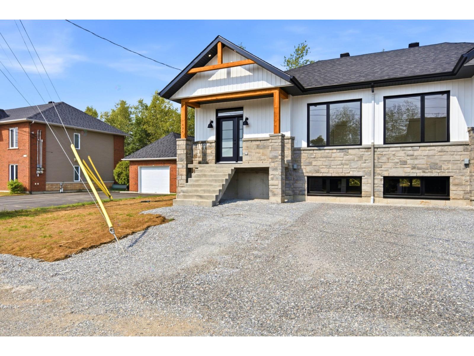 1495 Rue Bernier Property Photo 4