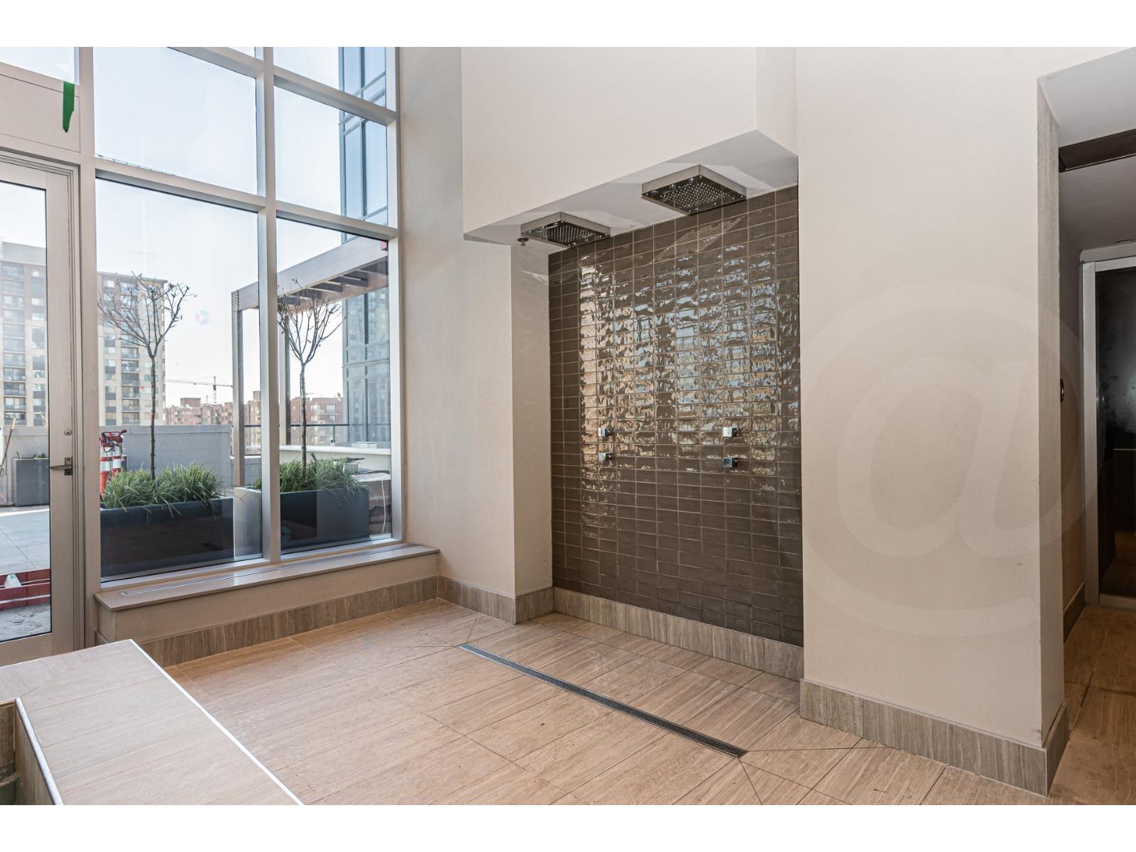 1288 Rue St-antoine O., #1212 Property Photo 6