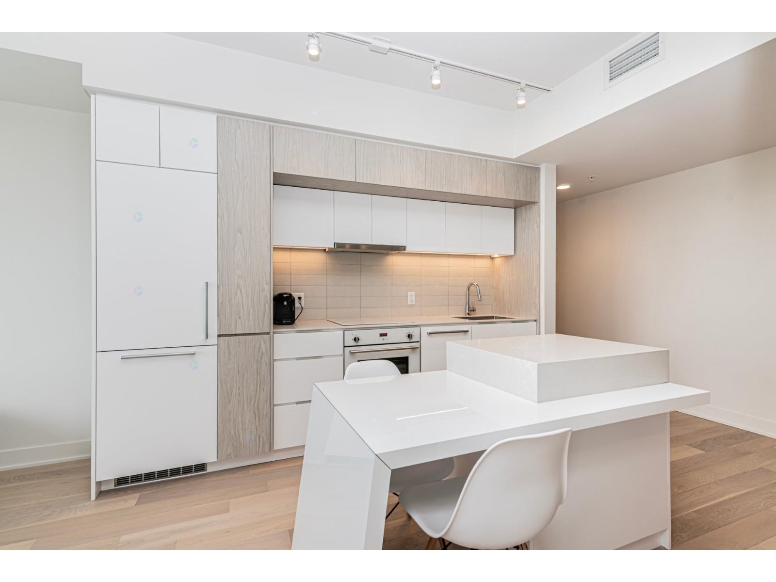 1288 Rue St-antoine O., #1212 Property Photo 34