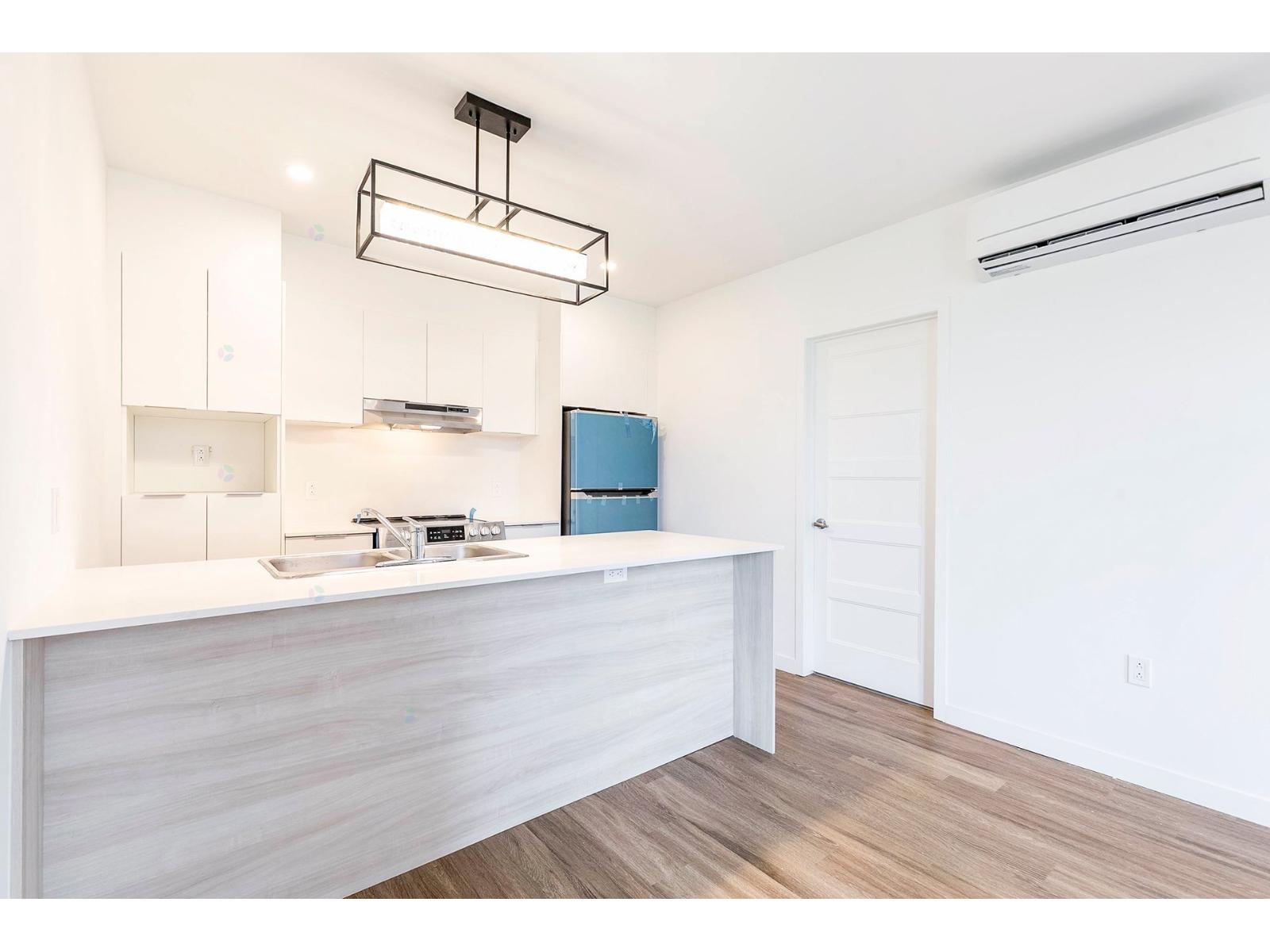 5250 Boul. Henri-bourassa O., #101 Property Photo 9
