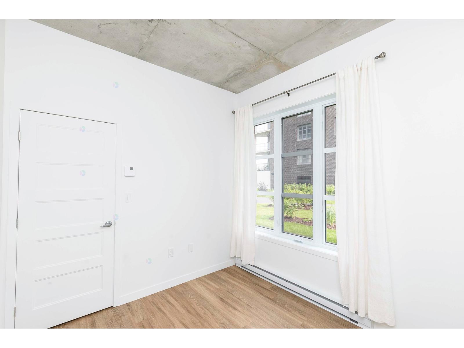 5250 Boul. Henri-bourassa O., #101 Property Photo 22