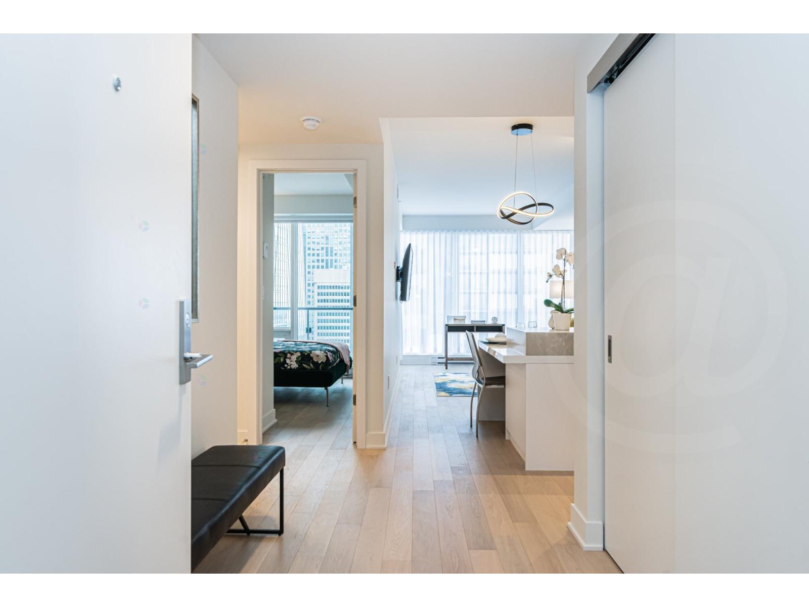 1288 Rue St-antoine O., #3105 Property Photo 3