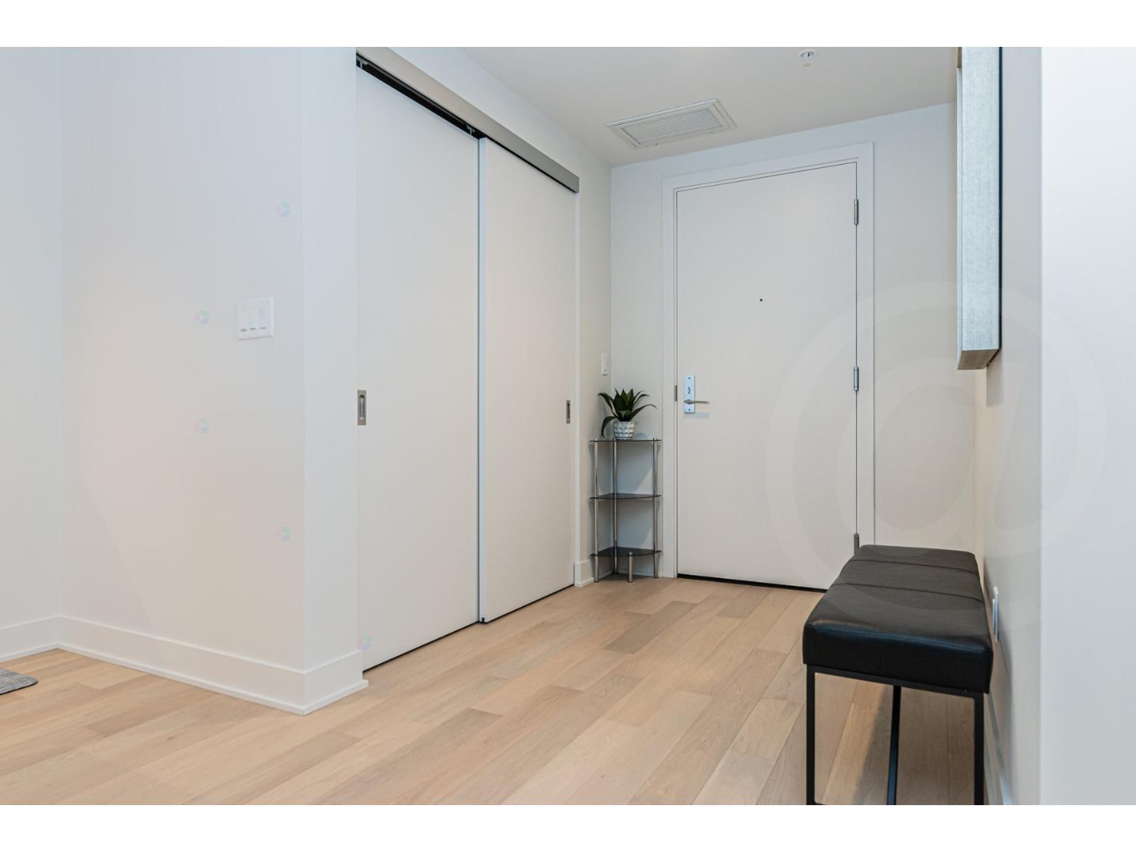 1288 Rue St-antoine O., #3105 Property Photo 4