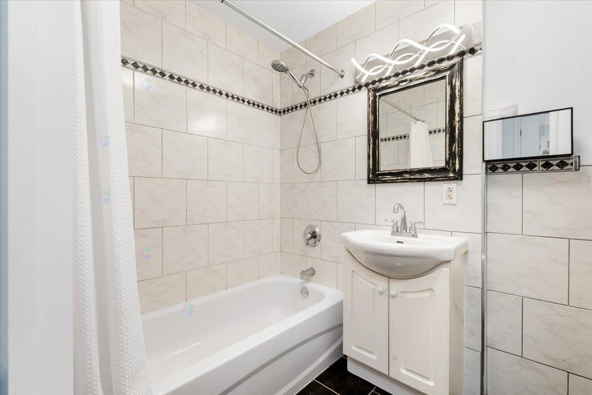 99 Rue Guilbault O. Property Photo 8