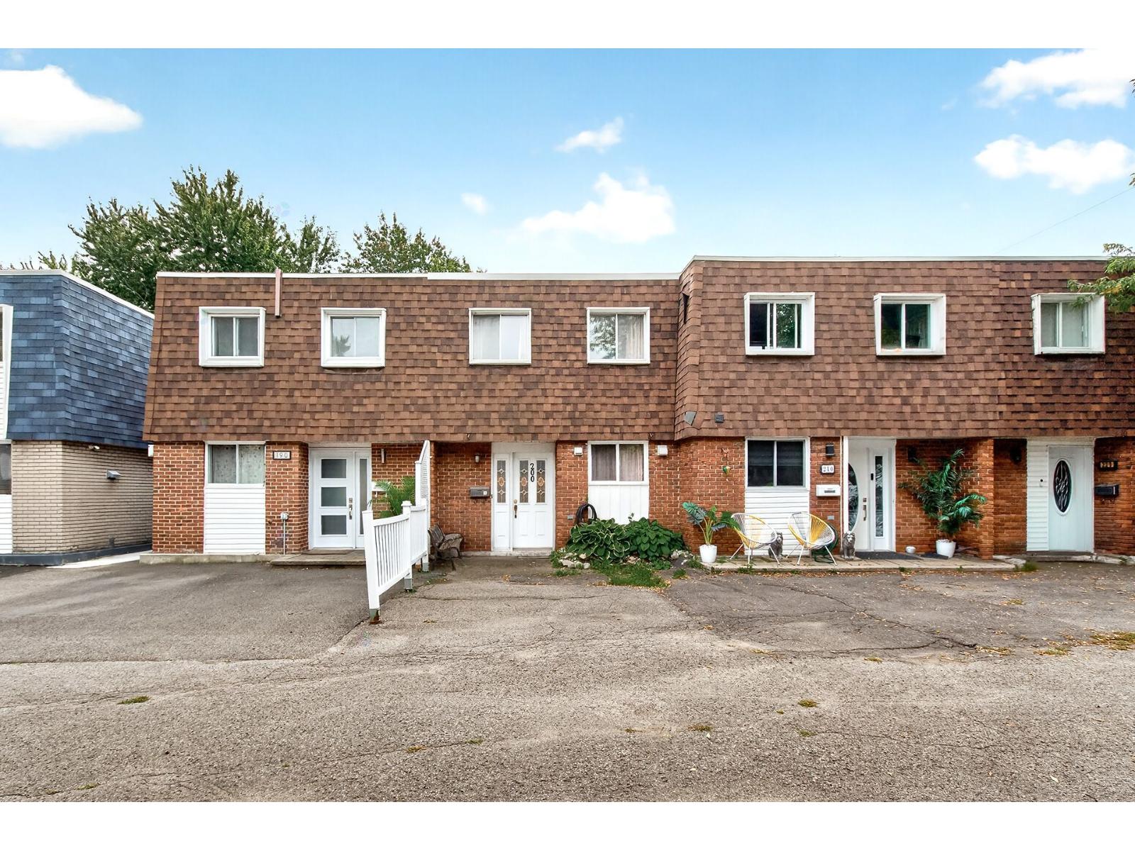 200 Tsse Fleurie Property Photo 2