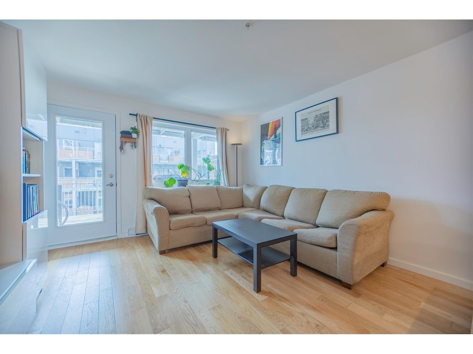 566 Rue Nicolet, #301 Property Photo 2