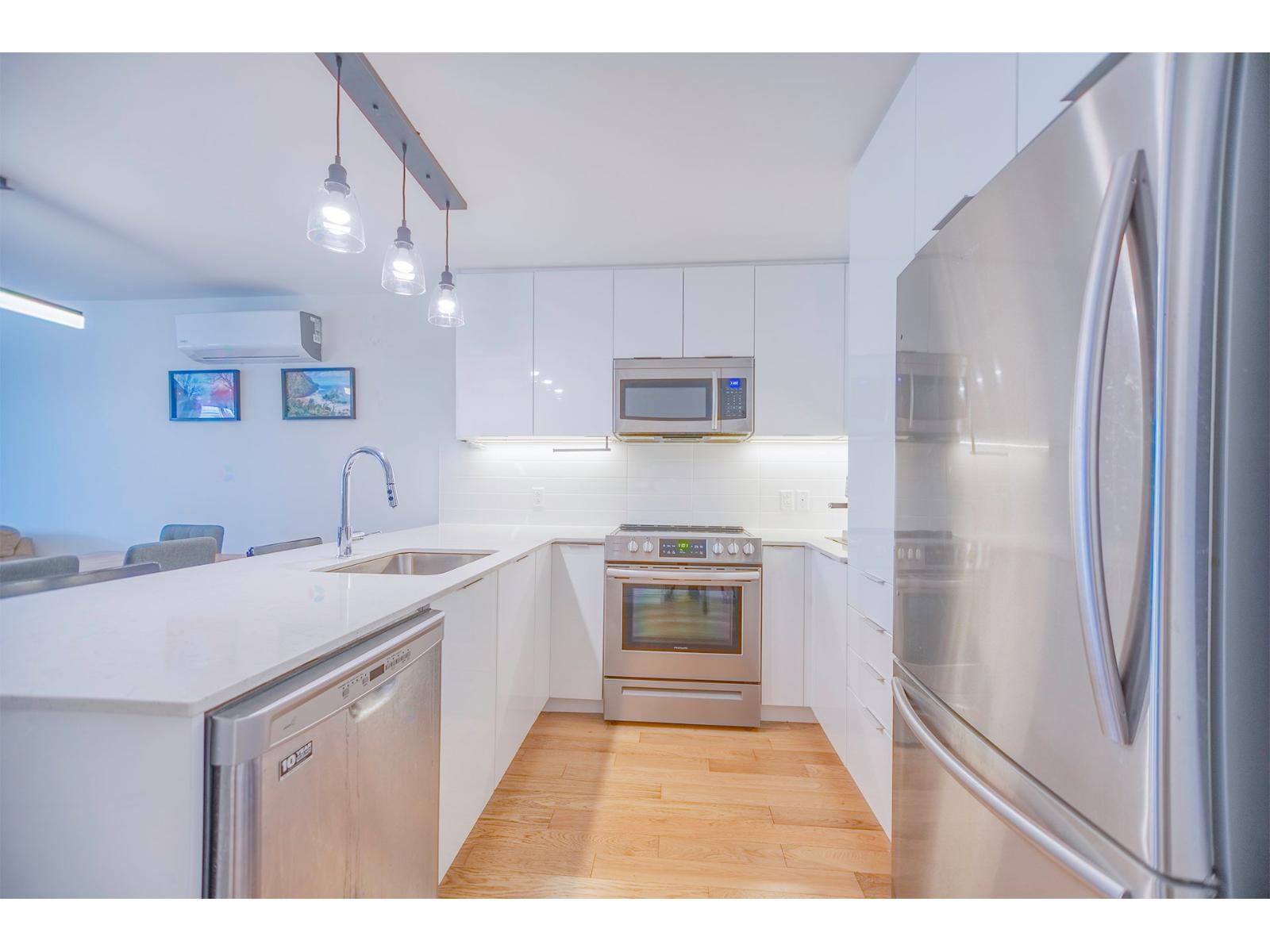 566 Rue Nicolet, #301 Property Photo 10