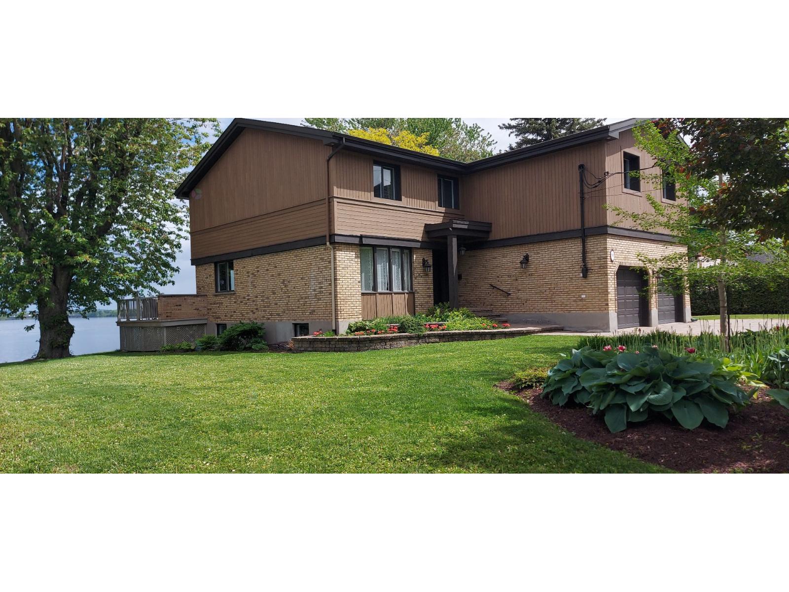 595 Rue Saraguay E. Property Photo 1