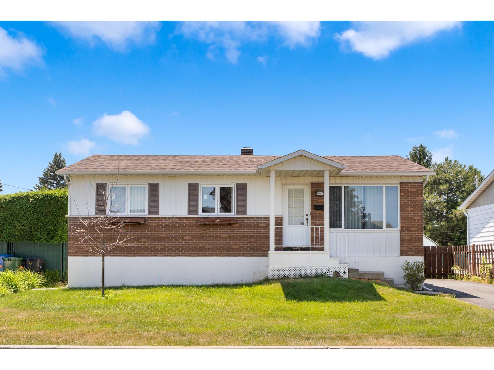 6145 Av. Grenier Property Photo 1