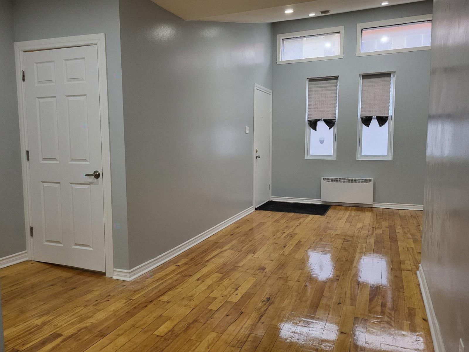 4734a Rue Notre-dame O. Property Photo 2