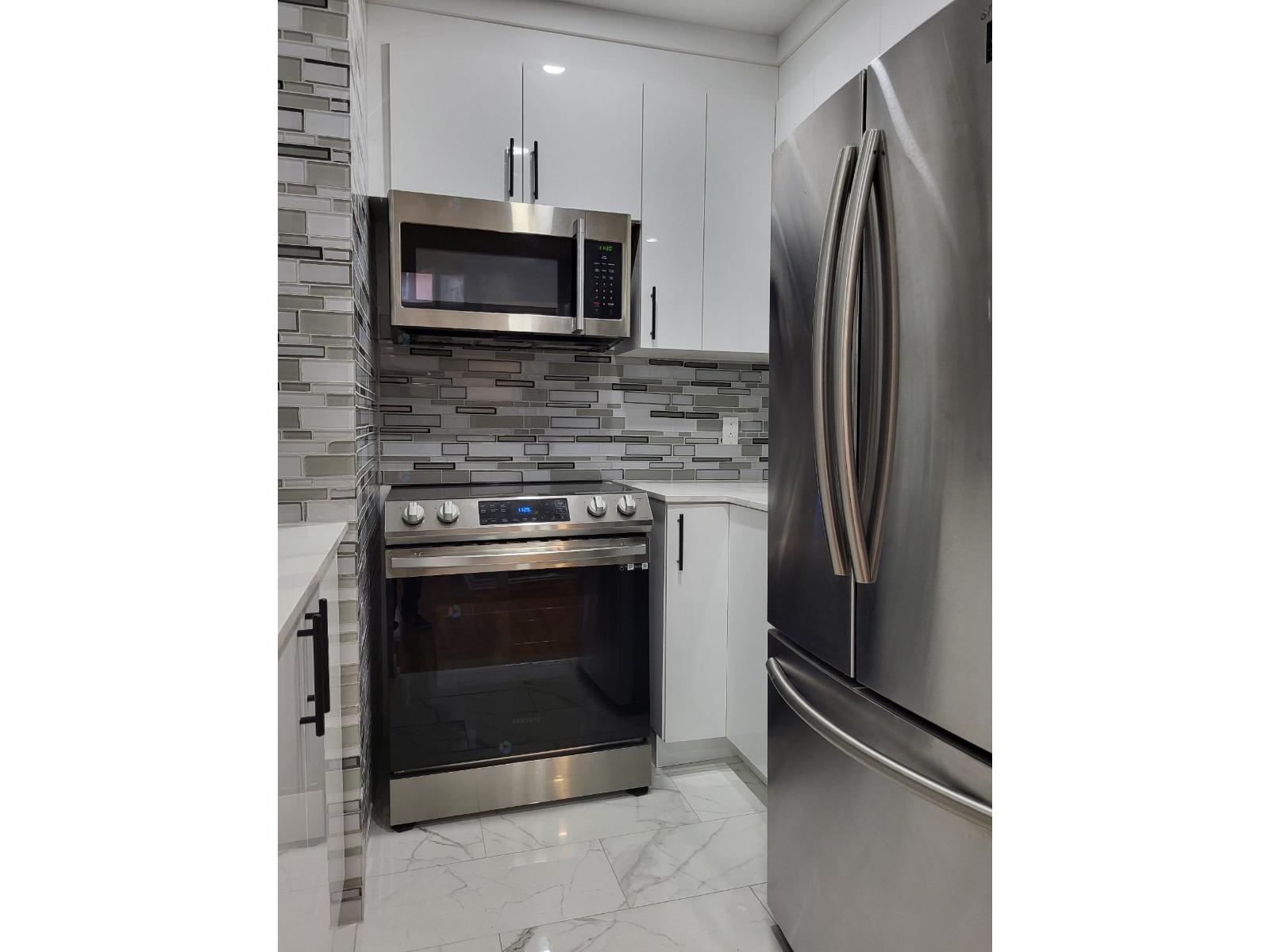 4734a Rue Notre-dame O. Property Photo 4