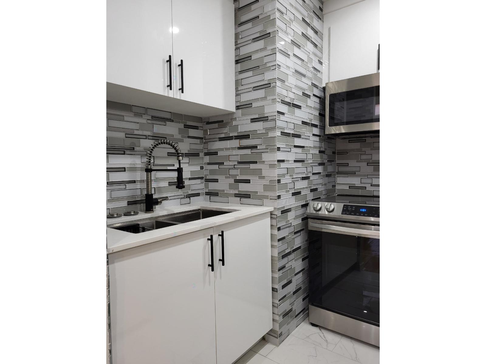 4734a Rue Notre-dame O. Property Photo 5