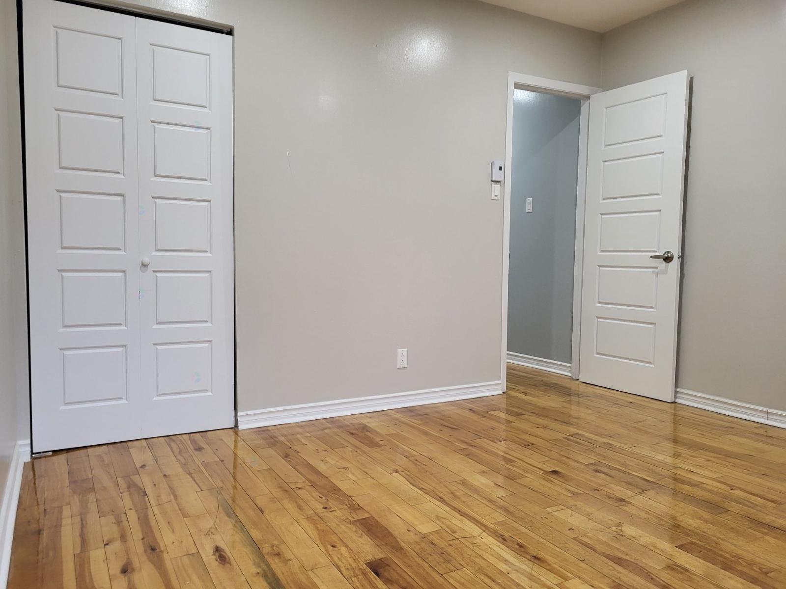 4734a Rue Notre-dame O. Property Photo 8