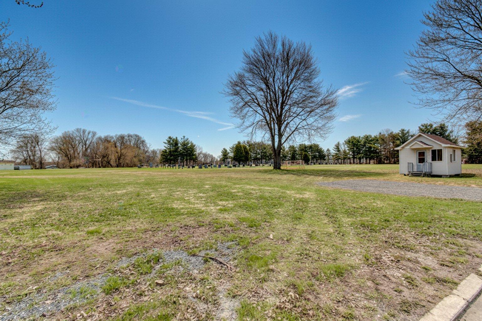 2e Avenue Property Photo 1