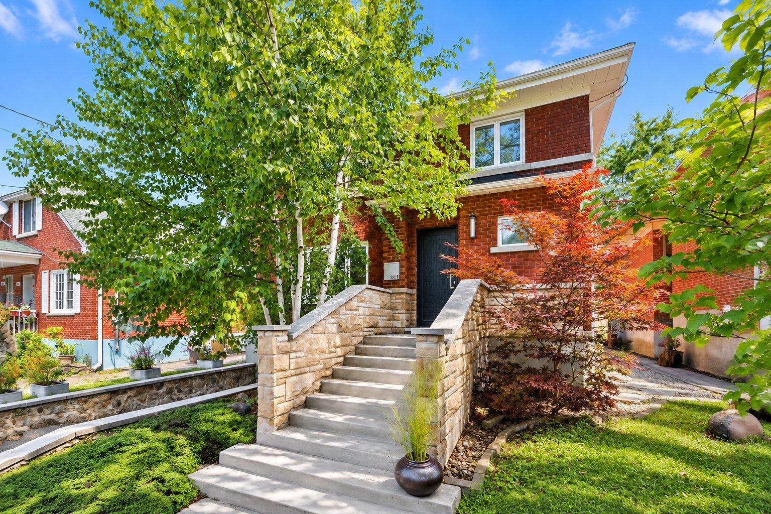 5599 Av. MacDonald Property Photo 1
