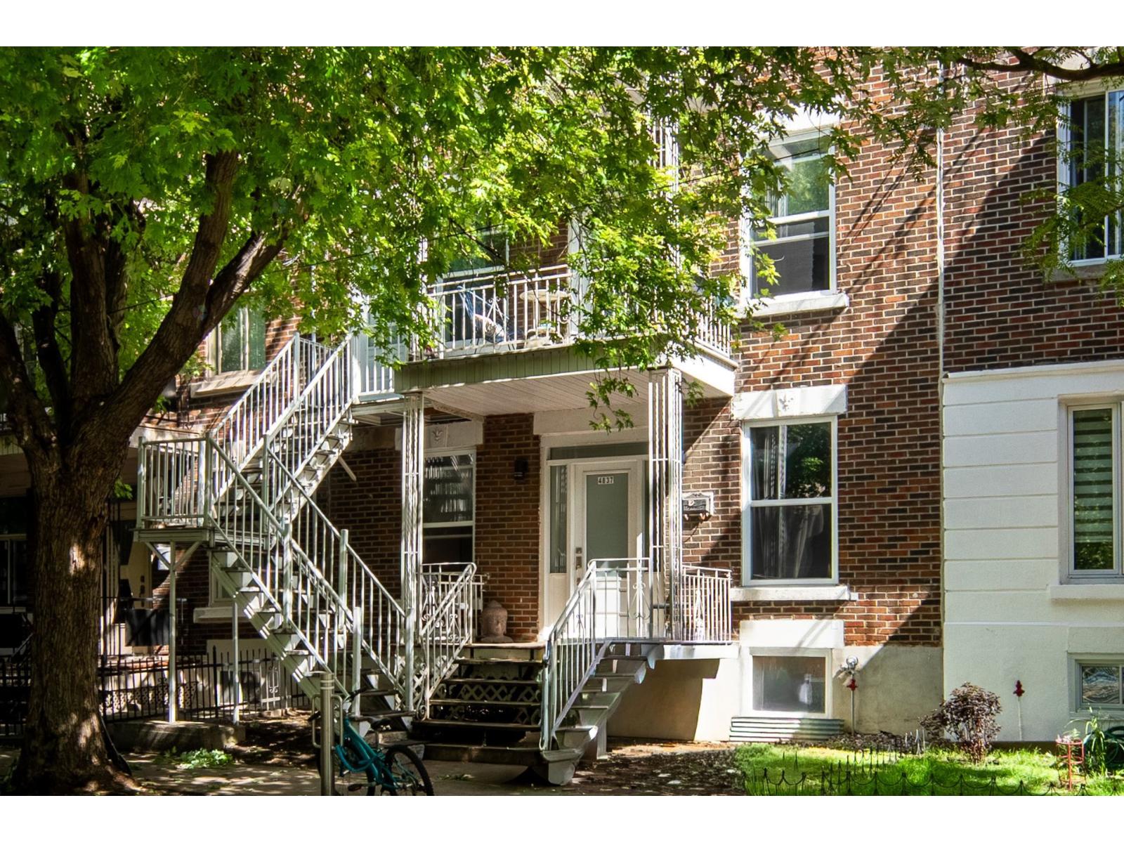4837-4841 Av. Des Érables Property Photo 2