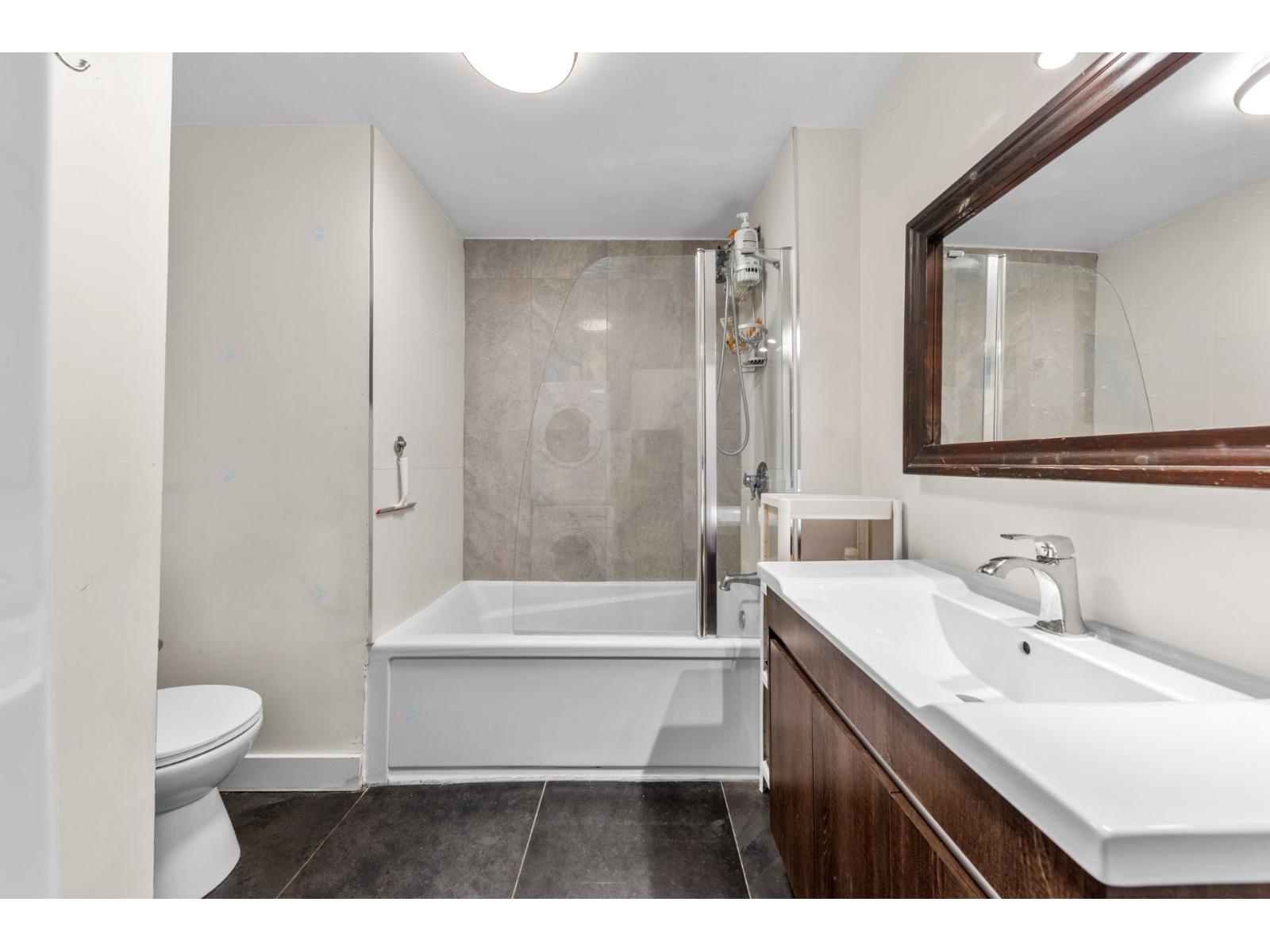 4837-4841 Av. Des Érables Property Photo 11