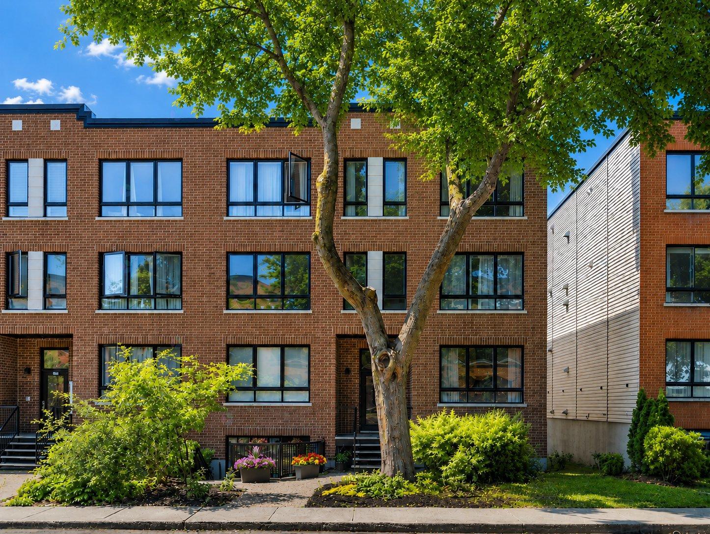 2570 Rue Sicard, #3 Property Photo 1